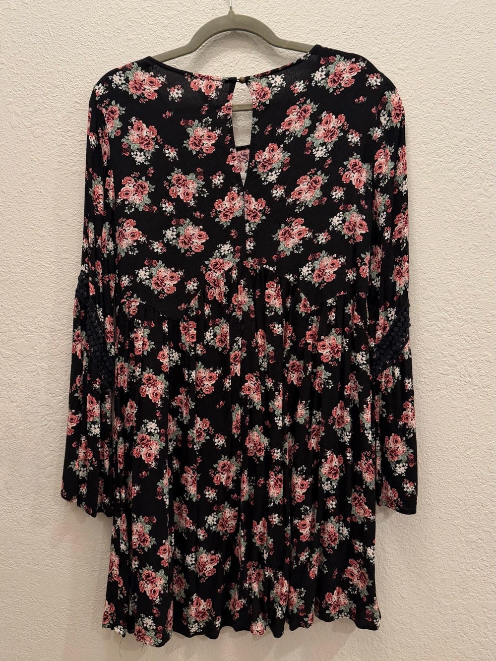 Xhilaration Floral Embroidered Bell Sleeve Dress Black Size Large - Picture 4 of 4